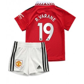 Manchester United Raphael Varane #19 Hjemmedraktsett Barn 2022-23 Kortermet (+ Korte bukser)